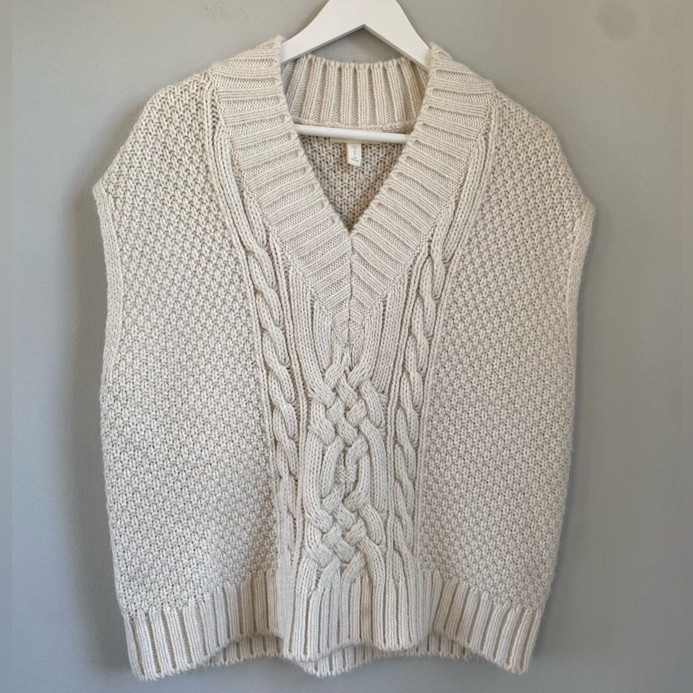 H&M Bloggers Favorite Sweater Vest - Picture 5 of 9